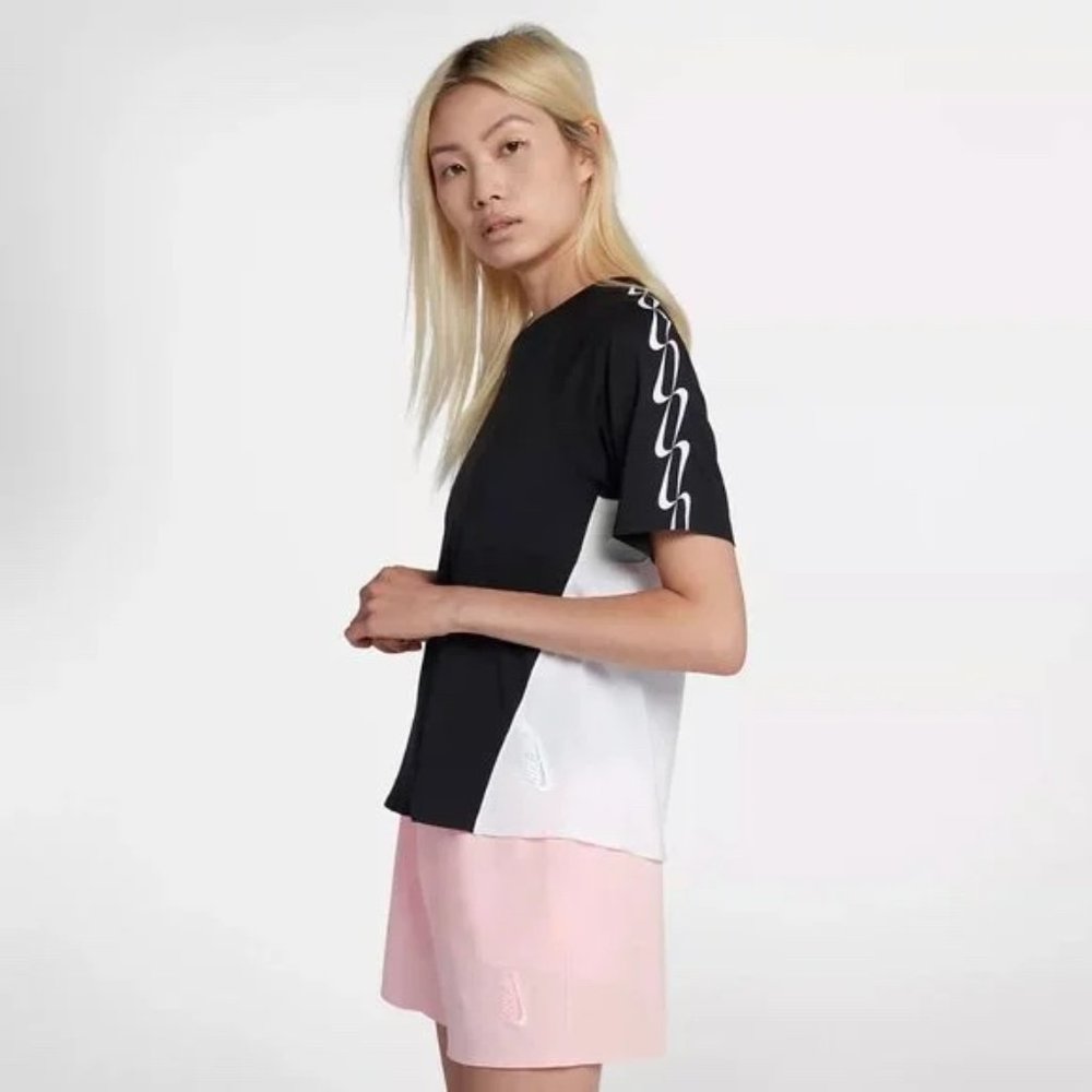 Nike Sportswear Women's Short Sleeve Cotton Blend T-Shirt